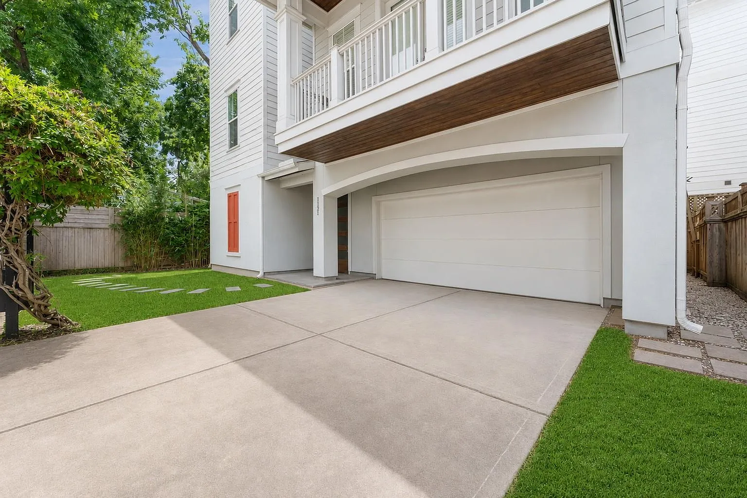 3 bed, 3.0 bath, 2520 sqft, $4,000 — Photo 3