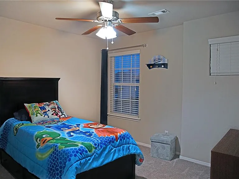801 SW Loudon Dr — Photo 5