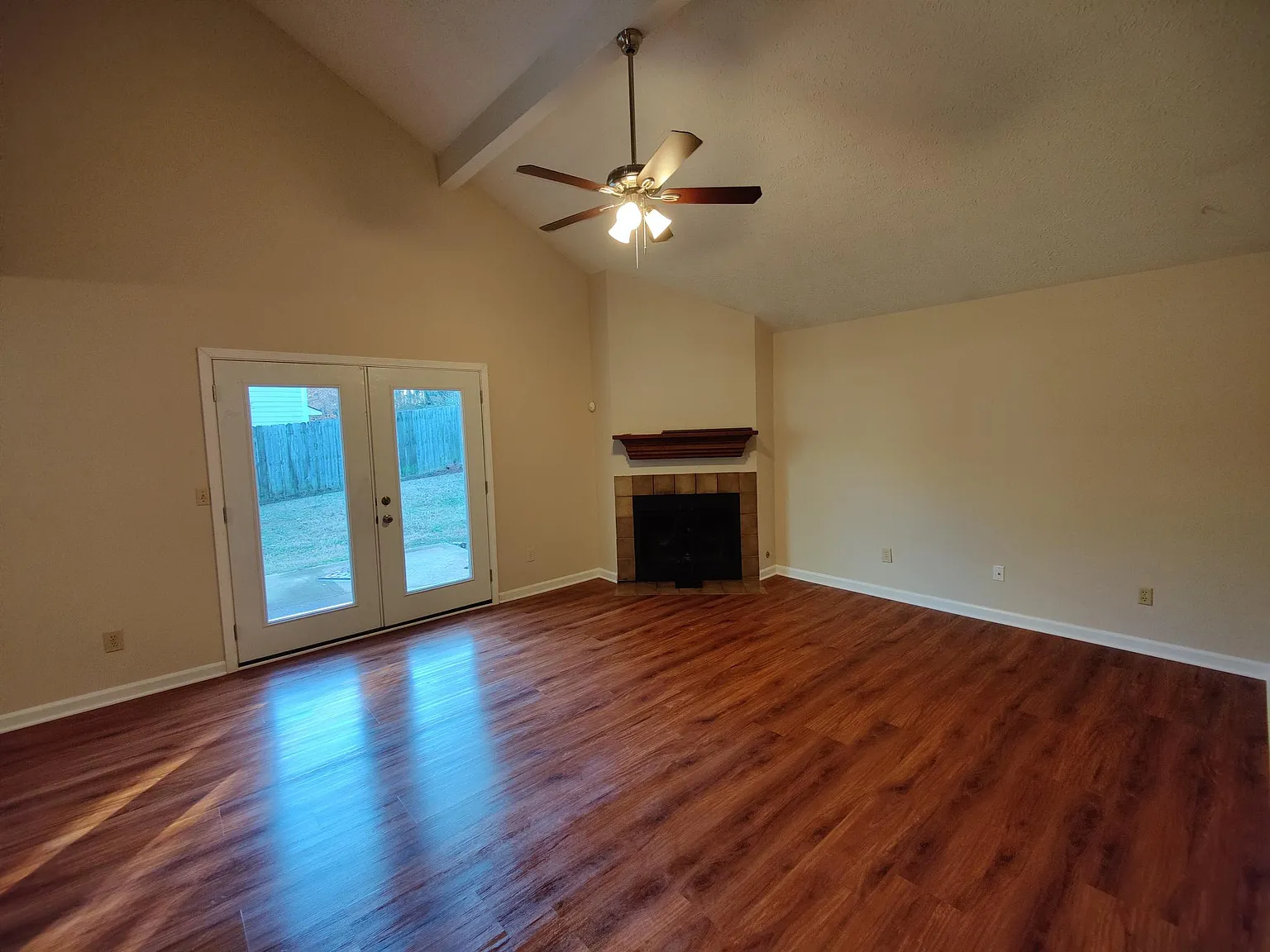 3 bed, 2.5 bath, 1700 sqft, $2,150 — Photo 2
