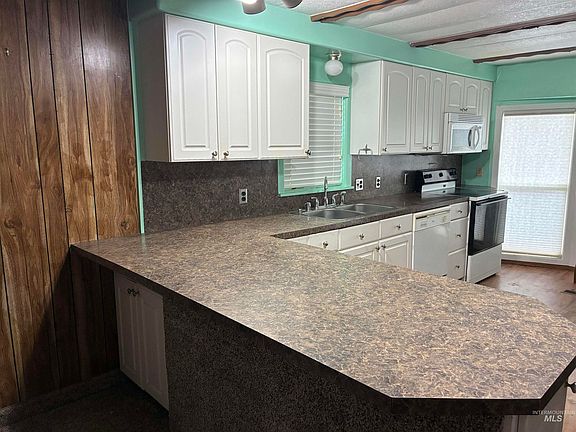 4th image of 1282 Twin Villa Loop