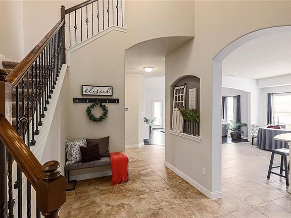 4th image of 2900 Castellan Ln