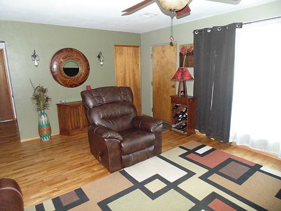5th image of 420 SE Birch Ave