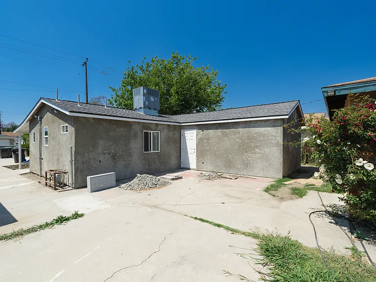 6858 Ira Ave — Photo 18