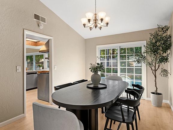 5th image of 3276 Cheshire Dr
