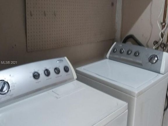 4th image of 171 NE 51st St #171