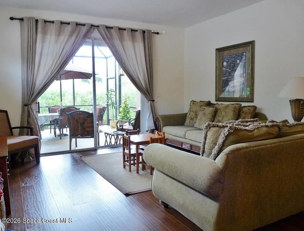 4 bed, 2104 sqft, $3,150 — Photo 2