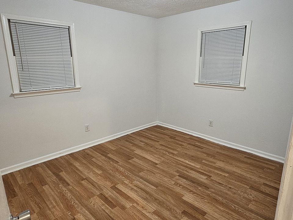1st image of 27 Pine Ridge Ct