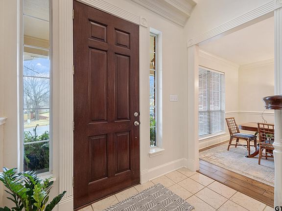 5th image of 1221 Ashwood Dr