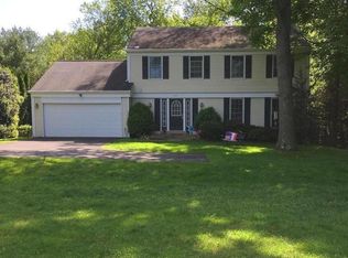 907 Riva Ridge Dr, Great Falls, VA 22066