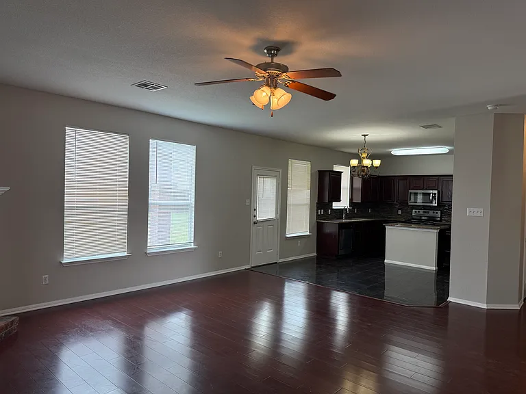 502 Constellation Dr — Photo 9
