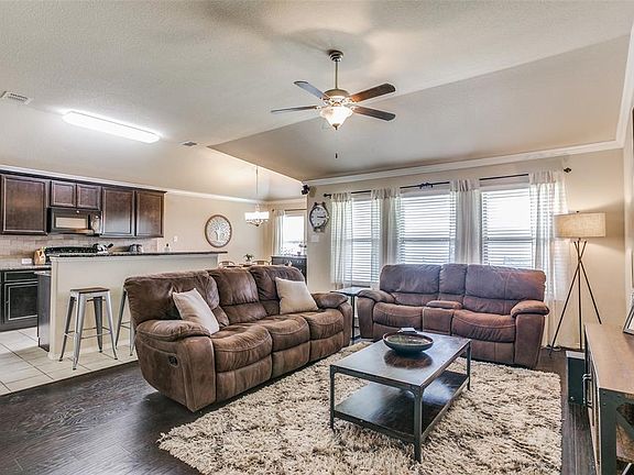 5th image of 813 Graham Dr