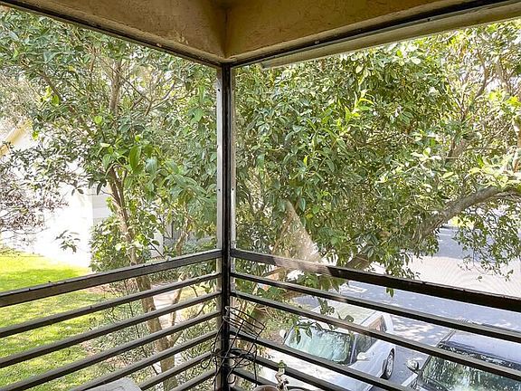 3rd image of 103 Gardens Dr APT 204