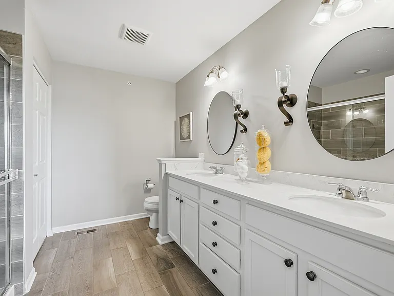 2546 Huntleigh Ln — Photo 12