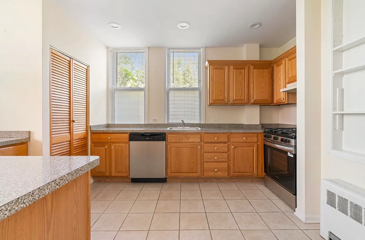 4 bed, 1600 sqft, $3,500 — Photo 2