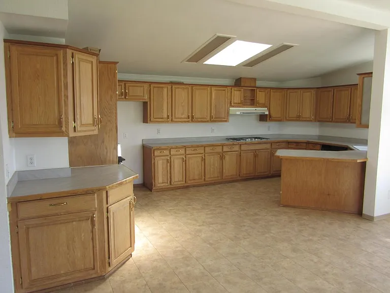1725 Shine Rd — Photo 2