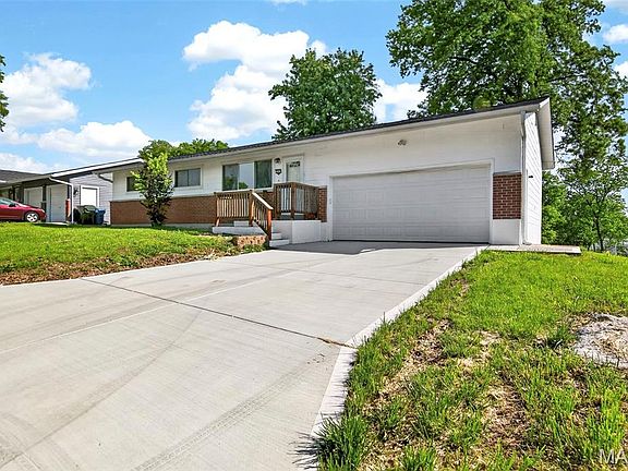 3rd image of 2640 Diane Dr