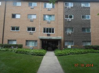 1019 Boxwood Dr, Mount Prospect, IL 60056
