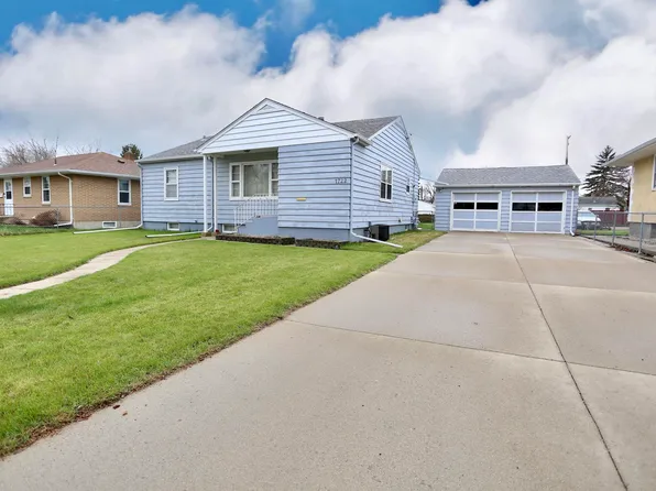 1722 S 3rd St, Aberdeen, SD 57401