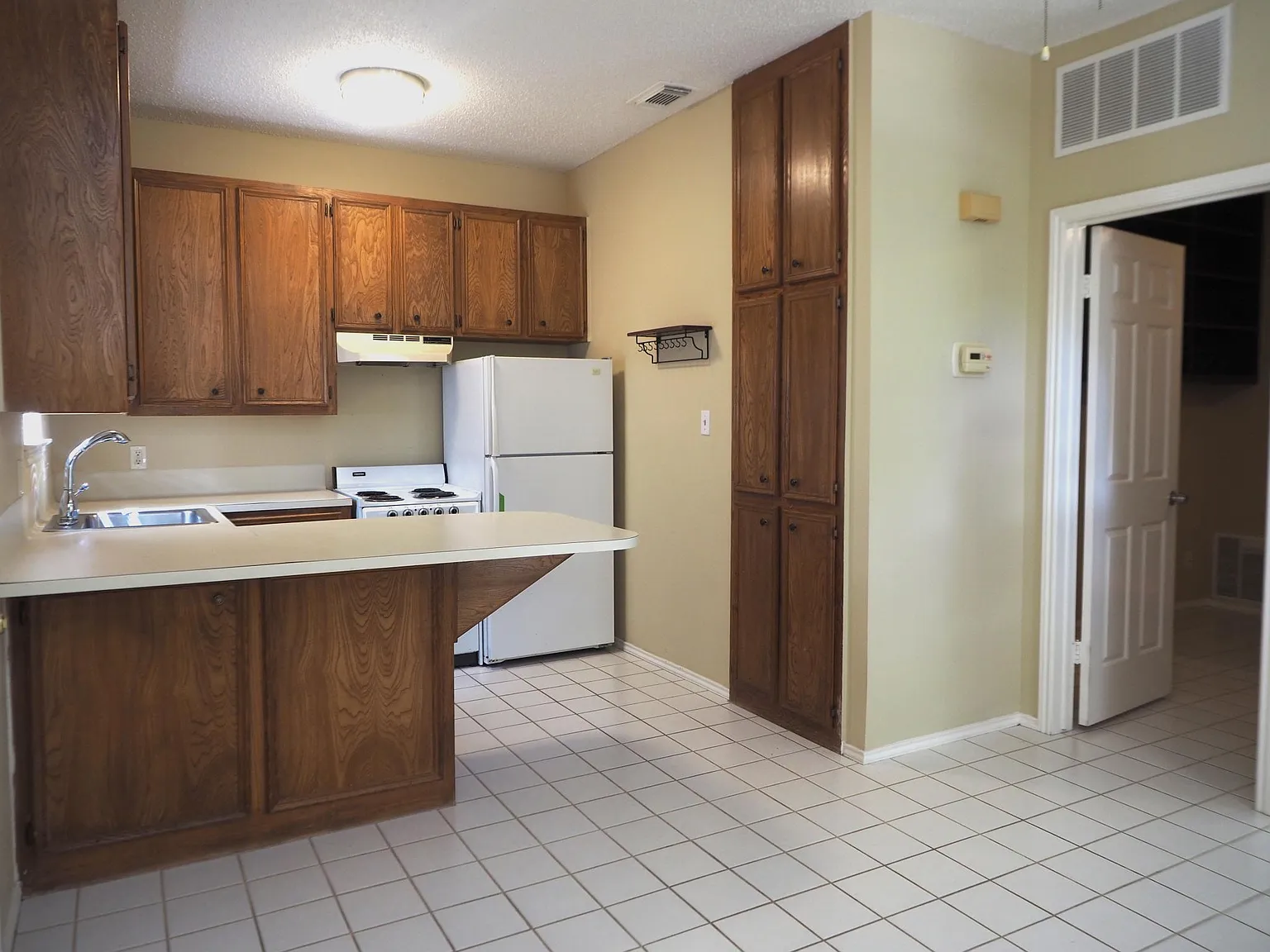 1 bed, 410 sqft, $1,200 — Photo 4