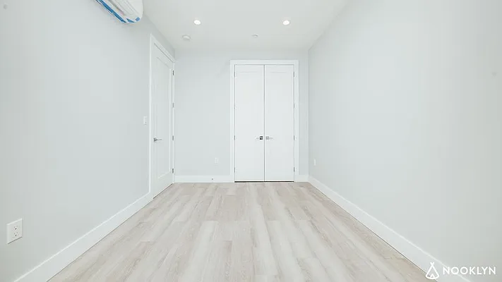 Rented by Nooklyn NYC LLC | media 32