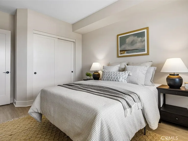 401 W Grand Ave #202 — Photo 25