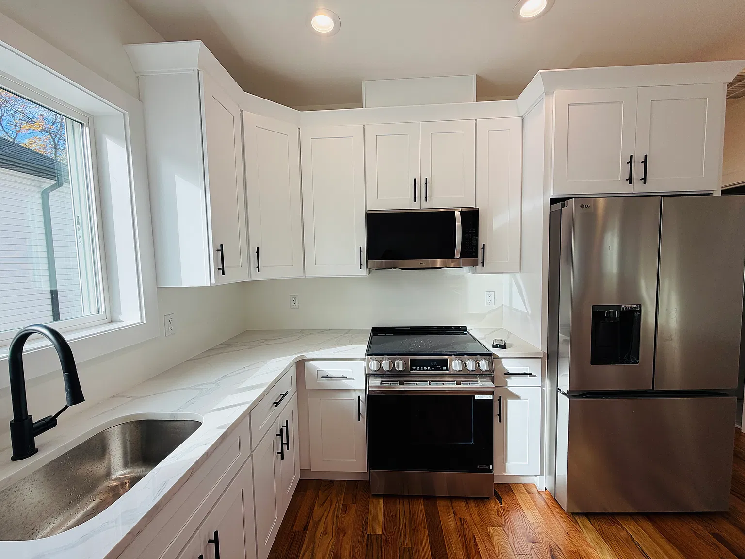 3 bed, 1150 sqft, $3,200 — Photo 2