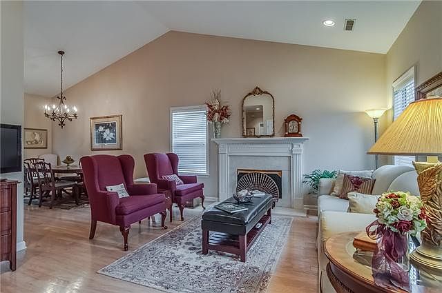 2nd image of 2065 Roderick Cir
