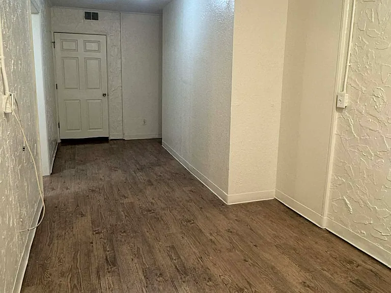 2815 Merriam Ln #12 — Photo 2