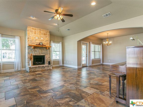 5th image of 260 Mackenzie Dr