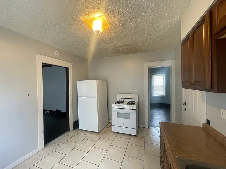 11412 Headley Ave — Photo 6