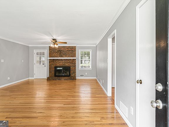 4th image of 226 Machelle Ln SW