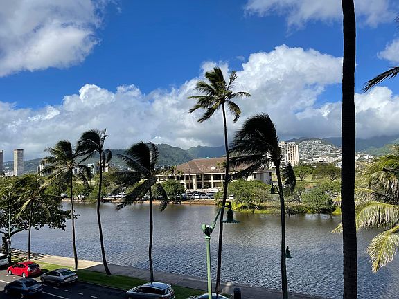 2nd image of 2547 Ala Wai Blvd APT 402