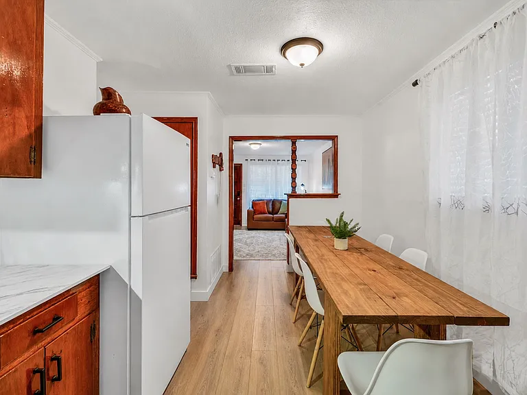 1009 Meadow Park Dr — Photo 8