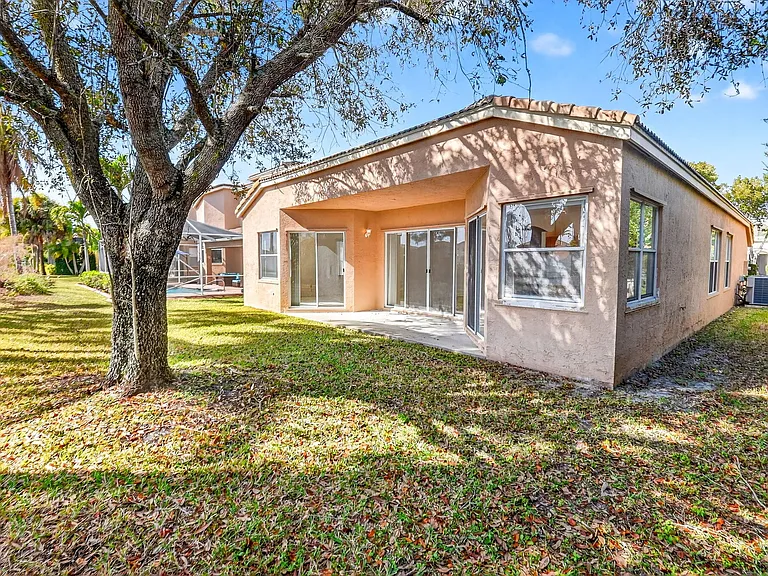2431 Westmont Dr — Photo 39