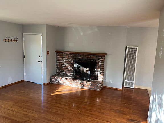 4th image of 610 Sunset Dr
