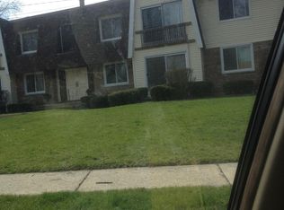 6824 Roberts Dr APT 8, Woodridge, IL