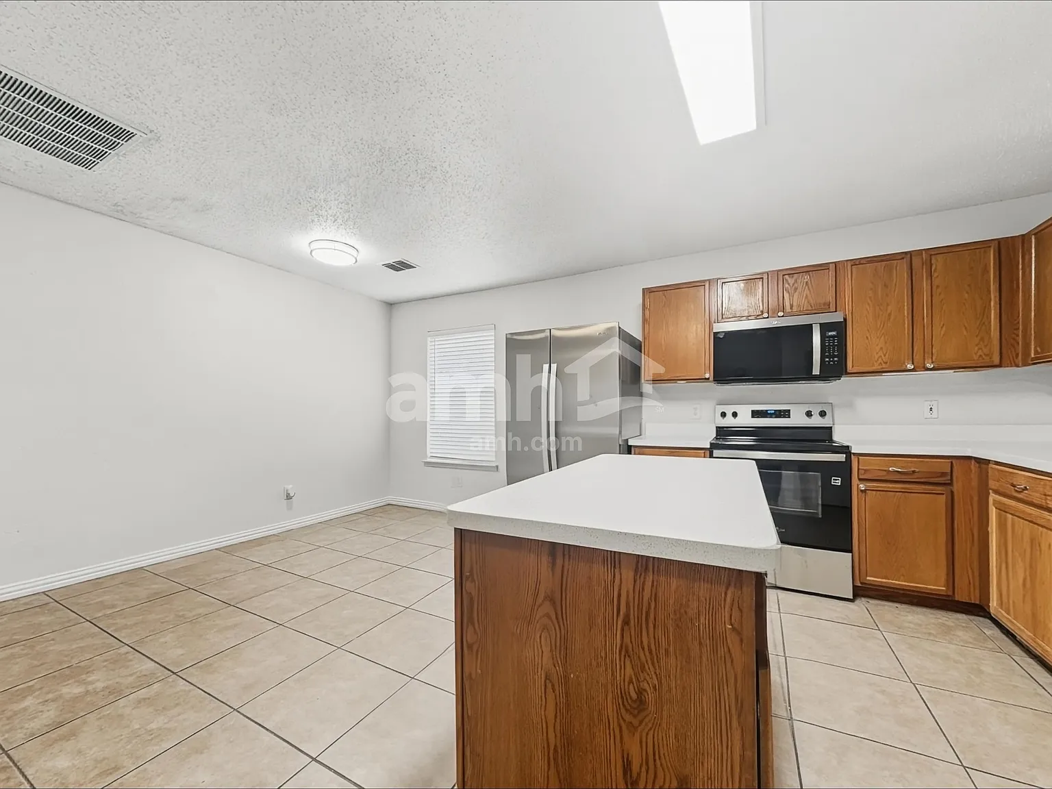 4 bed, 2.5 bath, 2678 sqft, $2,435 — Photo 3