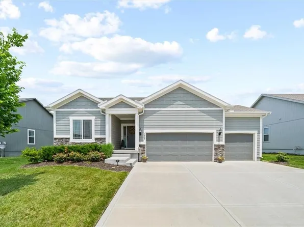 1536 SW Arbor Valley Dr, Lees Summit, MO 64082