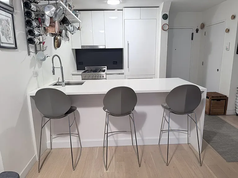 301 W 53rd St #11G — Photo 3
