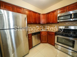 30-17 31st St #6, Astoria, NY 11102