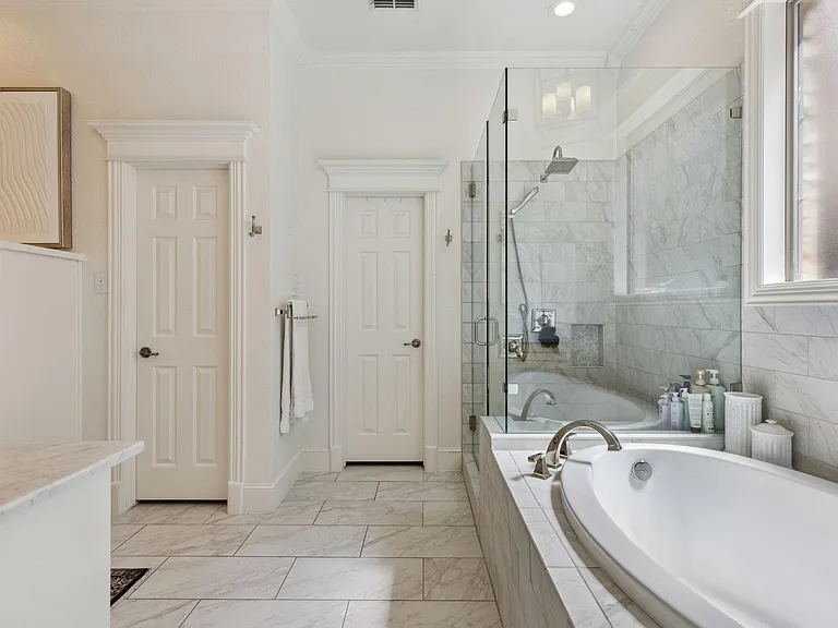 2704 Amherst Ave — Photo 19
