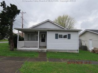 1006 10th St, Nitro, WV 25143