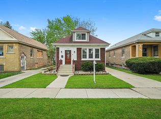 7050 26th Pkwy, Berwyn, IL 60402