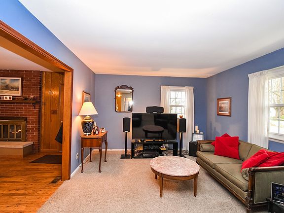 5th image of 1080 Holly Dr