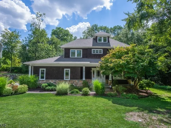 23 Laurelwood Dr, Mountain Lakes Boro, NJ 07046