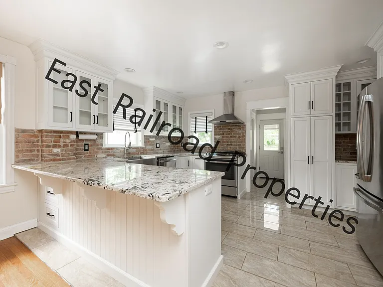 E Railroad Ave — Photo 13