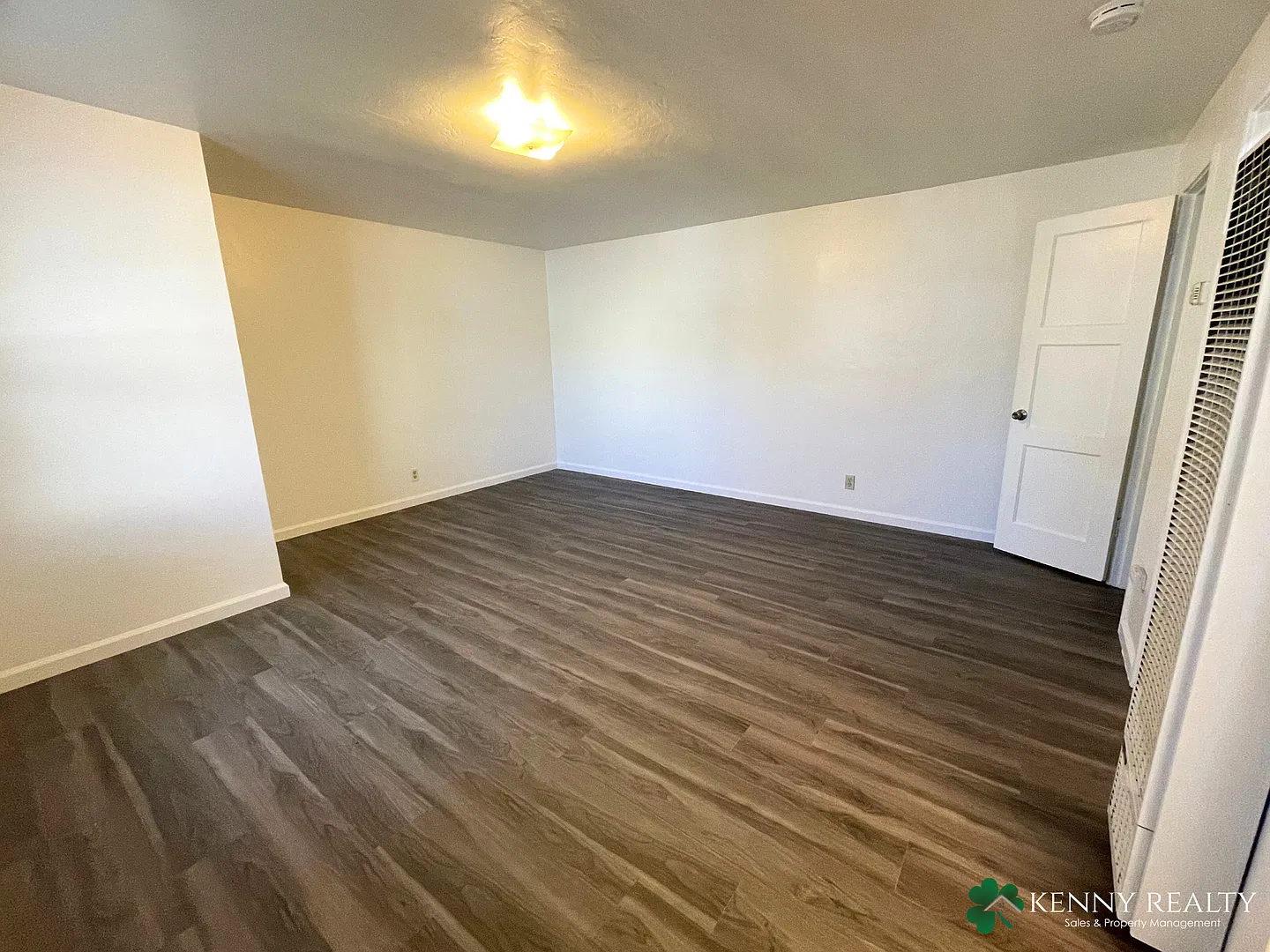 4 Howard Avenue CHI02 - 106MM — Photo 2