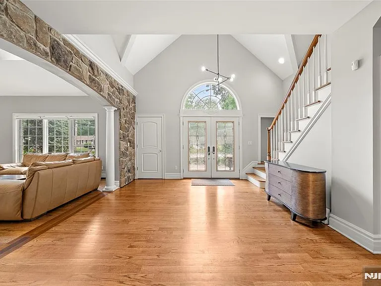 351 White Ave — Photo 4