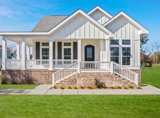 105 Whispering Oaks St, Pass Christian, MS 39571