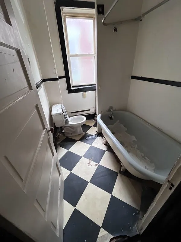 3 bed, 1.0 bath, 1274 sqft, $1,400 — Photo 4